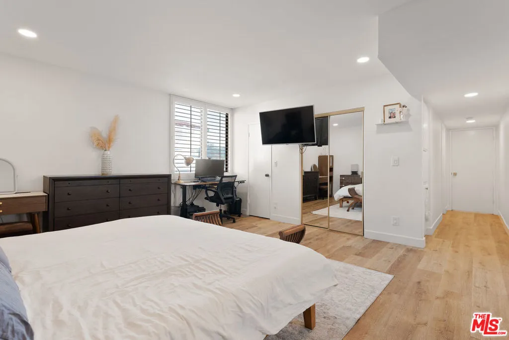 14521 Benefit Street 307, Sherman Oaks, California 91403 home-pic-12